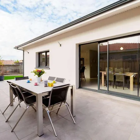 Villa Bourg Avec Jardin Classe 2 Etoiles Pour 6 Personnes