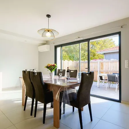 Bourg Avec Jardin Classe 2 Etoiles Pour 6 Personnes Villa *