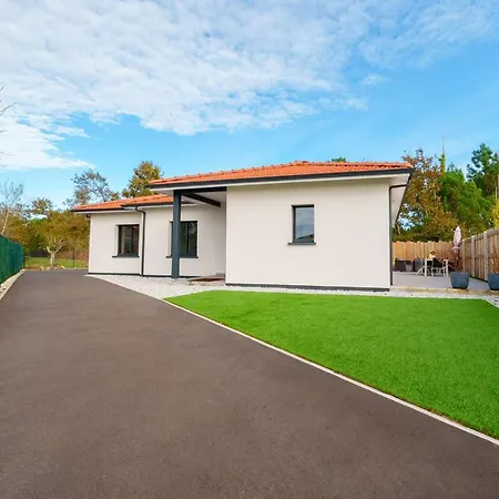 Bourg Avec Jardin Classe 2 Etoiles Pour 6 Personnes Biscarrosse