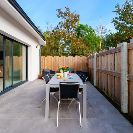 Bourg Avec Jardin Classe 2 Etoiles Pour 6 Personnes *