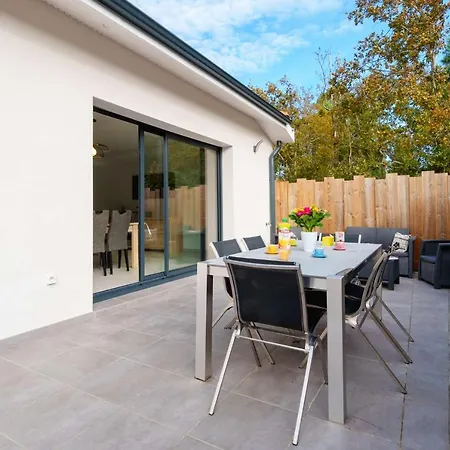 Villa Bourg Avec Jardin Classe 2 Etoiles Pour 6 Personnes *